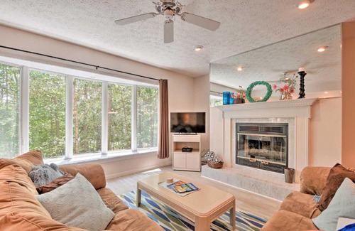 Salem Apartment | Condo on Lake Keowee with Resort Amenities and Pool!