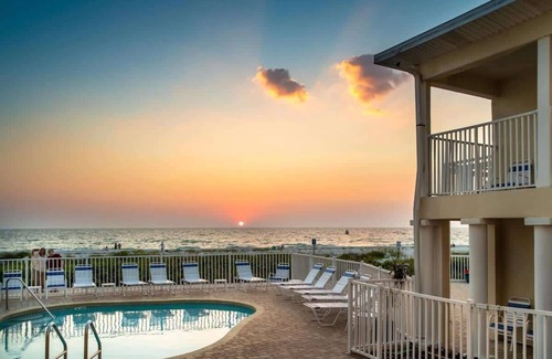 Belleair Beach Condo | Condo On The Beach - Heated Pool - Self Check-in