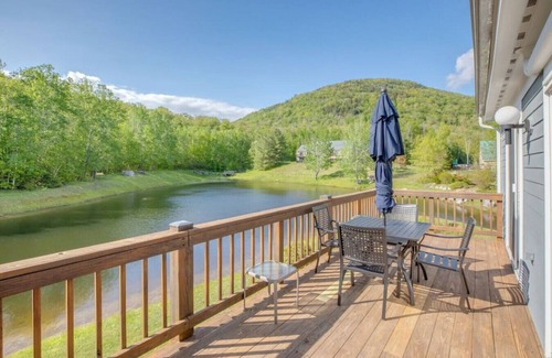Lincoln Apartment | Condo on the Pond! Hot Tub &Pool & AC