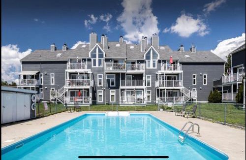 Magog Apartment | Condo-piscine à 200M du Memphré