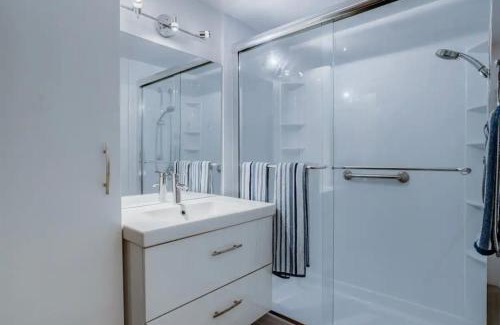 Magog Apartment | Condo-piscine à 200M du Memphré
