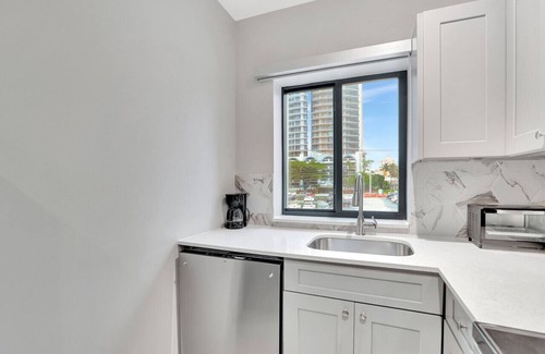 Central Beach Apartment | Condo Right off Las Olas - Steps to FTL Beach #1A