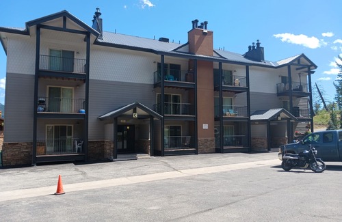 Purgatory Condo | Condo sleeps 4 at a budget price. Only 200 yards from 6 person chairlift!