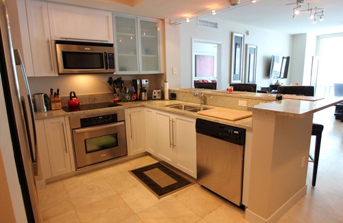 Lauderdale Beach Condo | Condo Stps Off Beach W/Spa Services MONTHLY RENTALS ONLY!