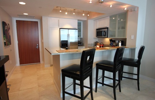 Lauderdale Beach Condo | Condo Stps Off Beach W/Spa Services MONTHLY RENTALS ONLY!