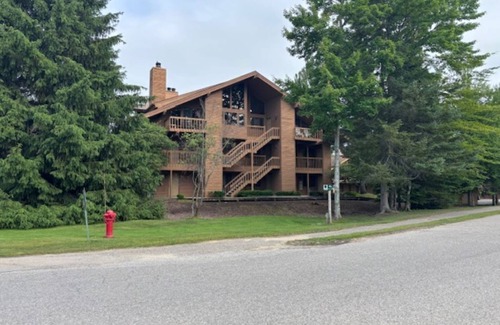 Mancelona Condo | Condo that sleeps 8, on golf course w/pool, hot tub and sauna by Torch!