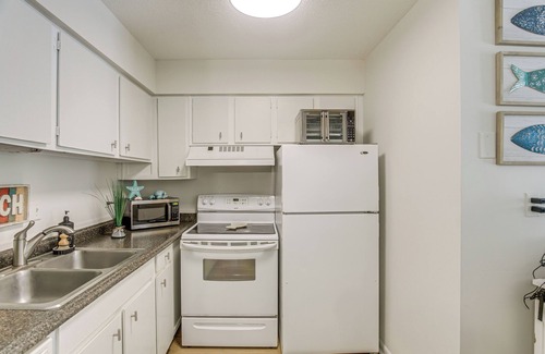 Saint Simons Island Apartment | Condo w/Amazing Amenities: 1 Mi to Beach!