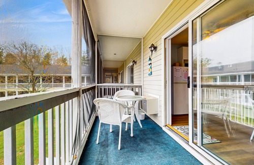 Wells Apartment | Condo w/balcony, seasonal pool and pool table and walkable location