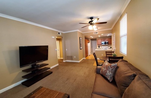 Westlake Condo | Condo w/Gym/Pool & Garage- Near Downtown & Airport