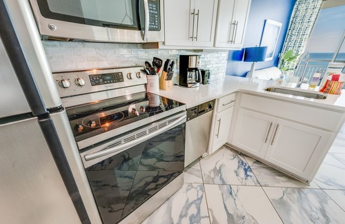 Downtown Myrtle Beach Condo | Condo w/oceanfront balcony & pool