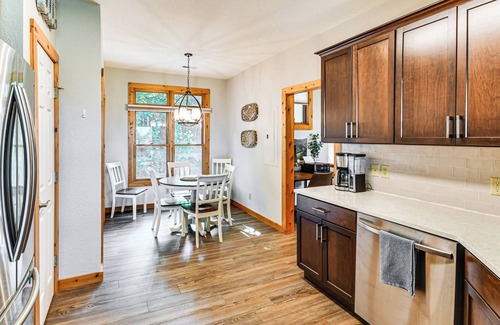 Mountain Air Condo | Condo w/Private Balcony 6 Mi to Pisgah NF!
