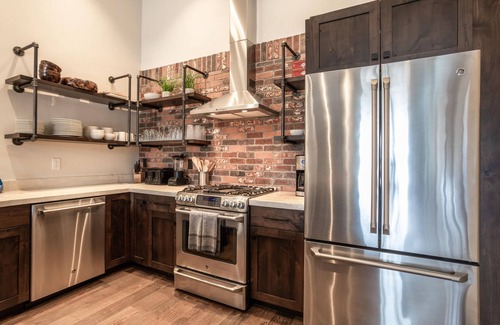 Whitefish Condo | Condo w/private hot tub & rooftop deck close to Glacier National Park - Downtown Penthouse