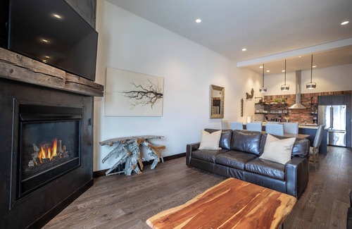 Whitefish Condo | Condo w/private hot tub & rooftop deck close to Glacier National Park - Downtown Penthouse
