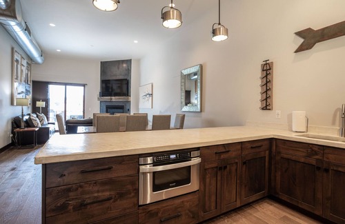 Whitefish Condo | Condo w/private hot tub & rooftop deck close to Glacier National Park - Downtown Penthouse