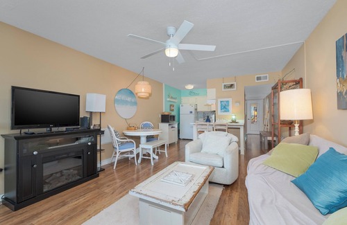 Duck Condo | Condo with a short walk to Duck and Colony By the Sea amenities