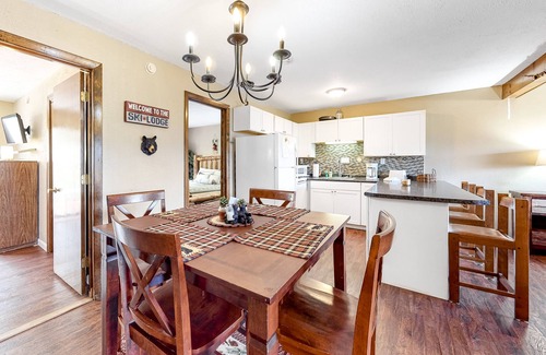 Jackson Condo | Condo with high-speed WiFi, central AC & electric fireplace