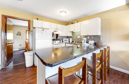 Jackson Condo | Condo with high-speed WiFi, central AC & electric fireplace