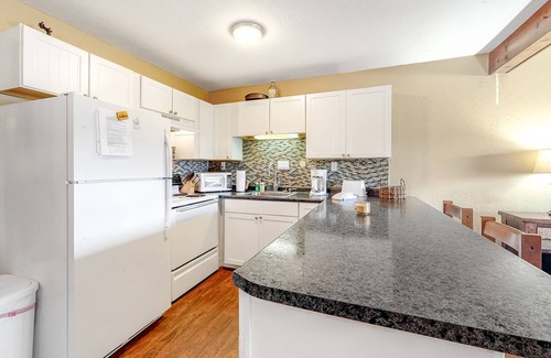 Jackson Condo | Condo with high-speed WiFi, central AC & electric fireplace