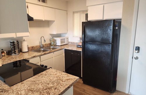Lake Havasu City Condo | Condo with lake views, walking distance to the London Bridge, shops& restaurants