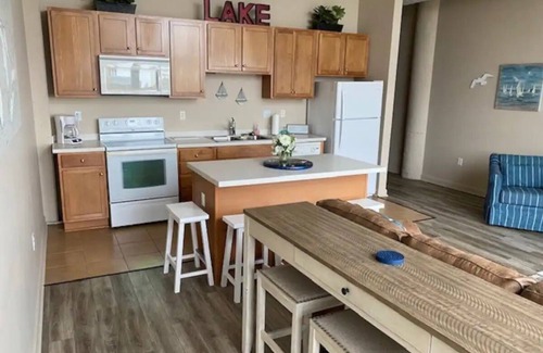 Sandusky Condo | Condo with Lake & Cedar Point View