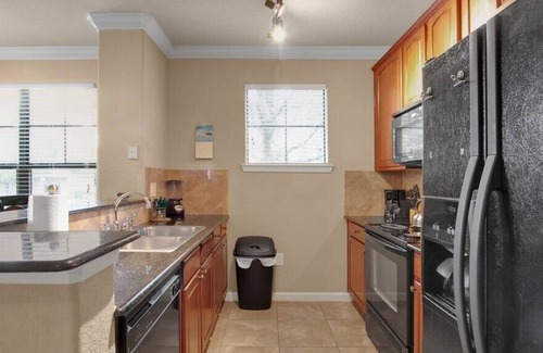 Wellington Condo | Condo with resort amenities for up to 6 guests - 15 min from Disney