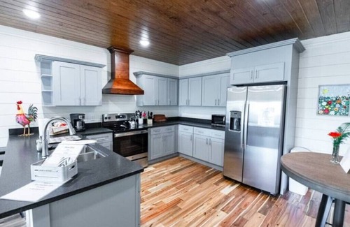 Cullman Apartment | Condominium B in the Hollernn