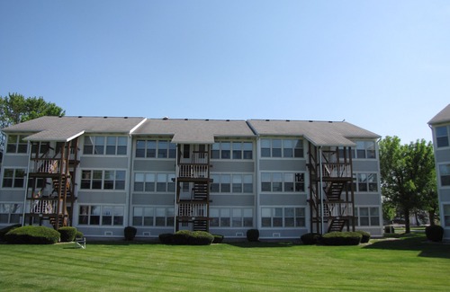 Port Clinton Condo | Condos Located on LAKE ERIE with beach, pool & in Port Clinton. Near Jet Express