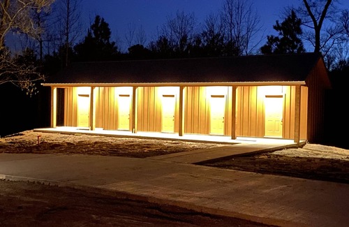 Shreveport Cabin | Conestoga Glamping Wagon overlooking the Soda Lake Wildlife Reserve