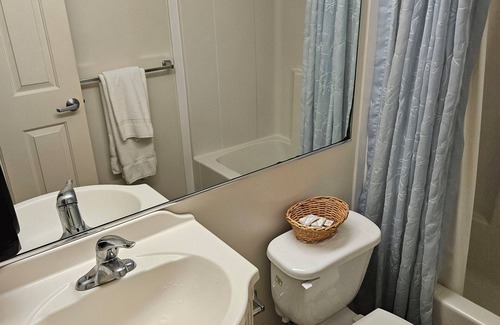Valley Forge House | Conference Center Hotel Phoenixville with WiFi, AC