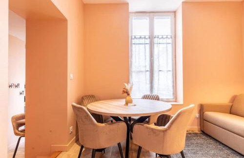 Clermont Ferrand City Centre Apartment | Confort et Espace 12pers centre Lamartine