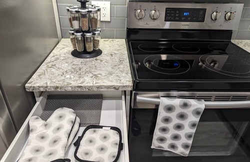 Saskatoon House | Confortable brand-new 1-bedroom close to downtownnn