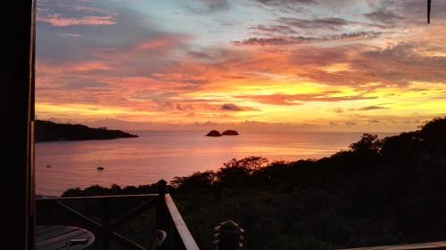 Playa Hermosa House | Congos Hostal y Camping