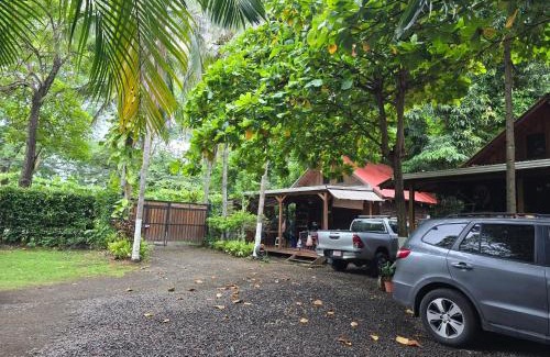 Playa Hermosa House | Congos Hostal y Camping