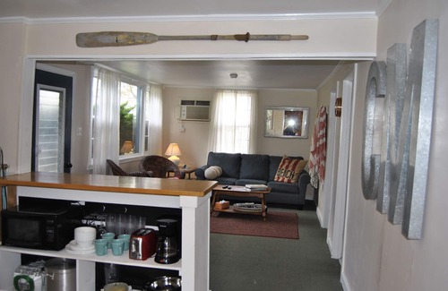 Cape May Cottage | Congress Street Cottage - Easy walk to beaches, restaurants, and shopping!