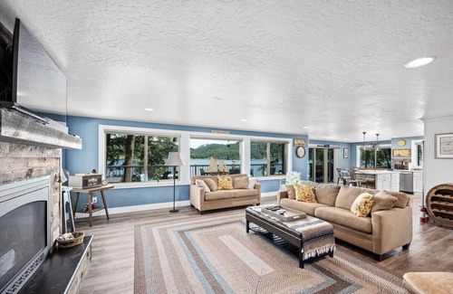 Worley House | Conkling Bay Escape | Fantastic Lakefront Home