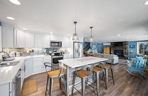 Worley House | Conkling Bay Escape | Fantastic Lakefront Home