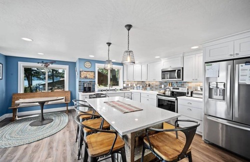 Worley House | Conkling Bay Escape | Fantastic Lakefront Home