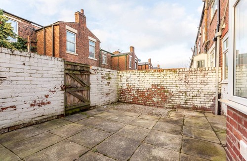 Preston House | Connaught House | Wi-Fi, Parking, Contractors