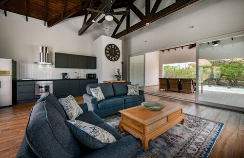 Santa Cruz House | Connect with nature through a mix of luxurious and striking details.