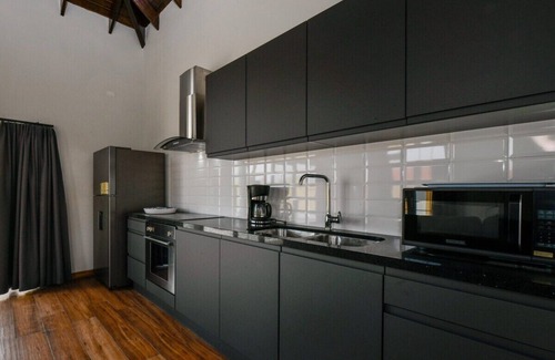 Santa Cruz House | Connect with nature through a mix of luxurious and striking details.