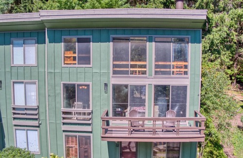 Hidden Valley House | 🌸 Connecting Families with Nature: Spring Escape at Hidden Valley Resort! 🌄