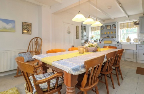 Saint Erth Praze Cottage | CONNIE'S COTTAGE, pet friendly, with open fire in Porthleven
