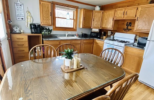 Elmira Cabin | Connie's Little House w/Private Hot Tub