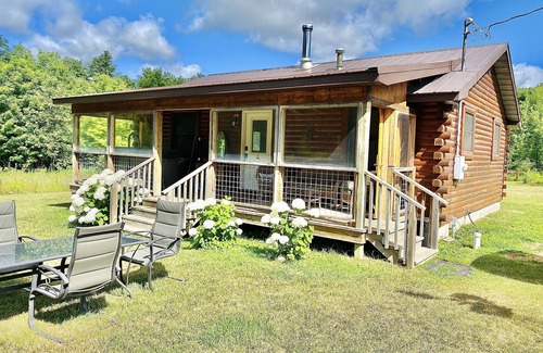 Elmira Cabin | Connie's Little House w/Private Hot Tub