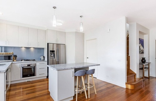 Port Fairy House | Connolly House offers a Port Fairy haven for families and surfers.