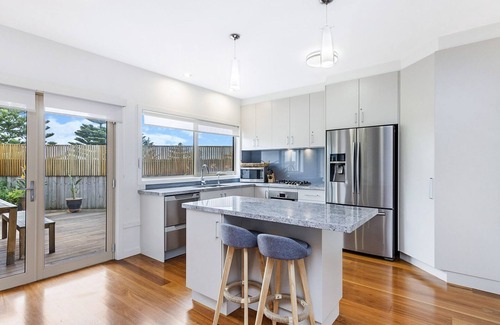 Port Fairy House | Connolly House offers a Port Fairy haven for families and surfers.