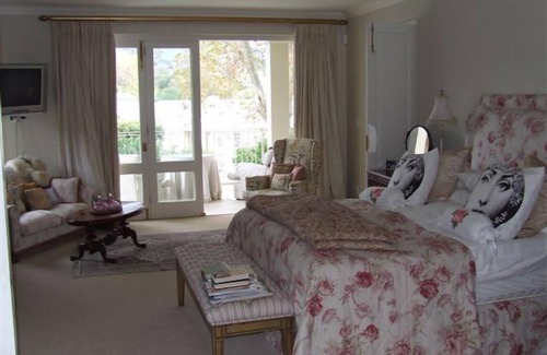 Constantia House | Constantia 5 bedroomed villa in tranquil setting