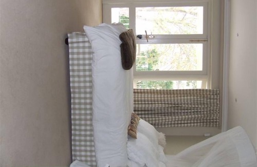 Constantia House | Constantia 5 bedroomed villa in tranquil setting