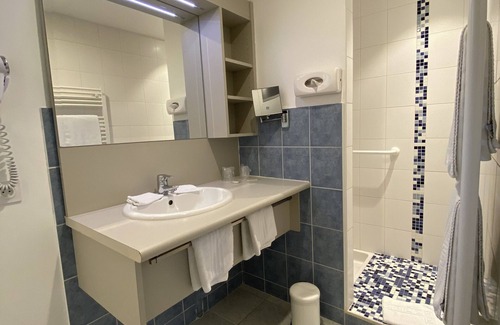 La Riviere-Saint-Sauveur Hotel | Contact Hôtel - Hôtel les Bleuets & SPA