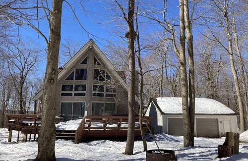 Stahlstown House | Contact Free Mtn Escape, Private Hot Tub, Fire Pit, Pet & Family Friendly